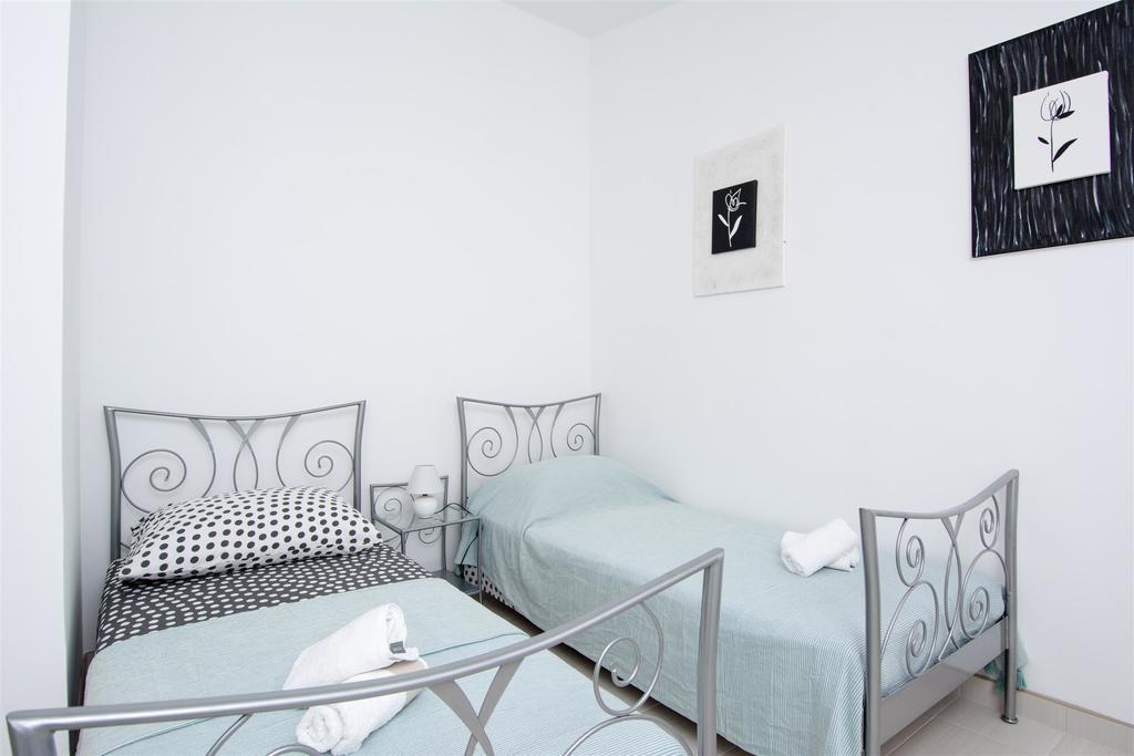 Apartments Iva Donji Seget Exterior foto
