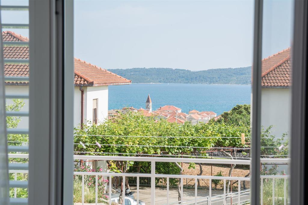 Apartments Iva Donji Seget Exterior foto