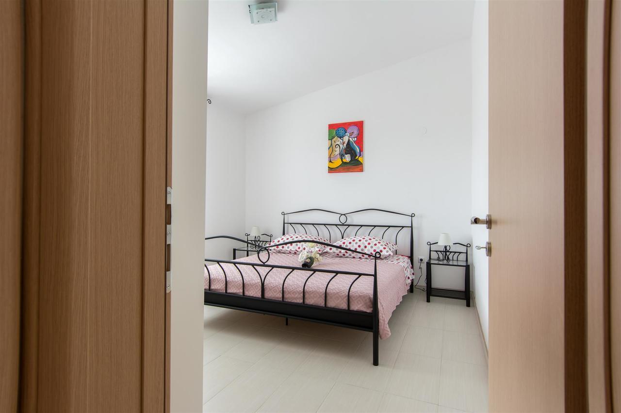 Apartments Iva Donji Seget Zimmer foto